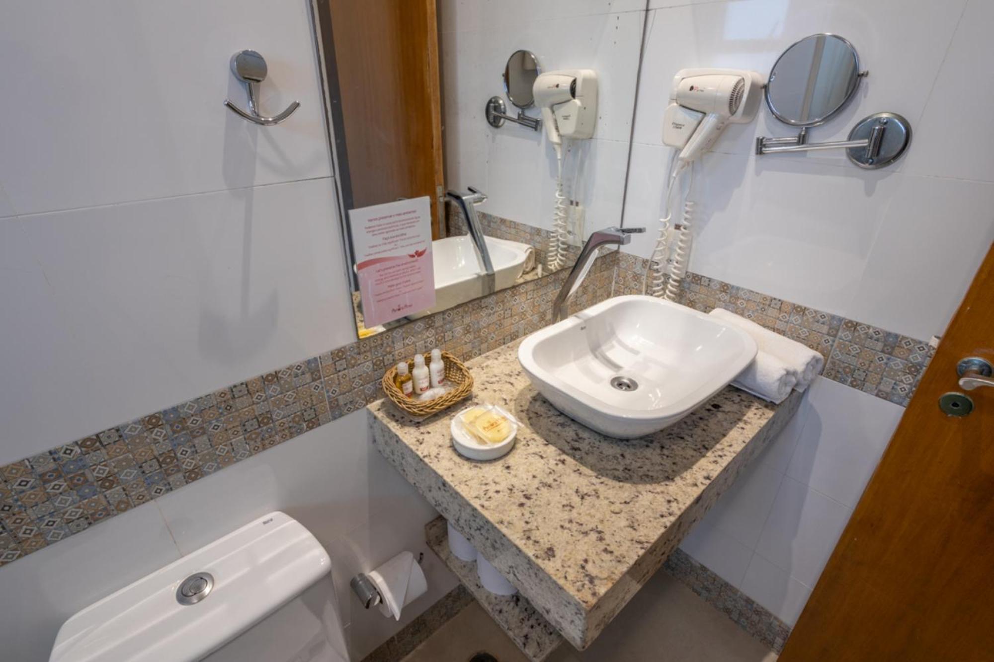 Amora Hotel Маресиас Экстерьер фото