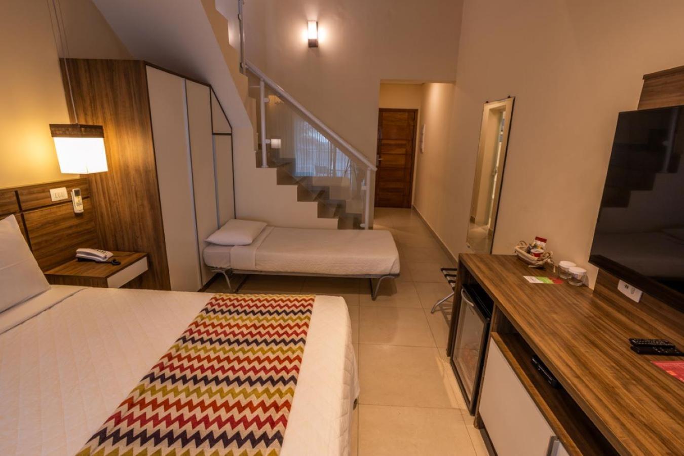 Amora Hotel Маресиас Экстерьер фото